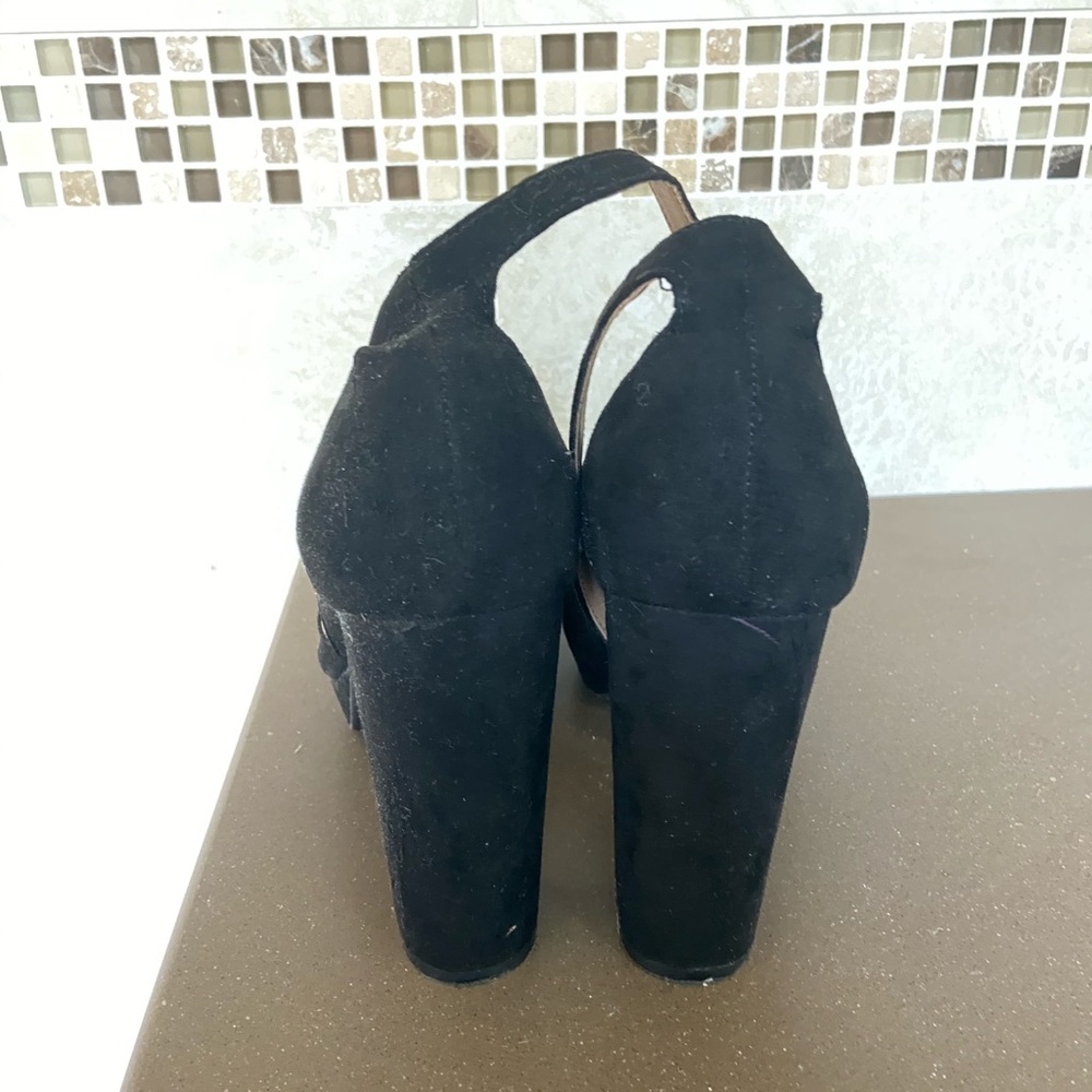 Black high heels - Picture 2 of 5